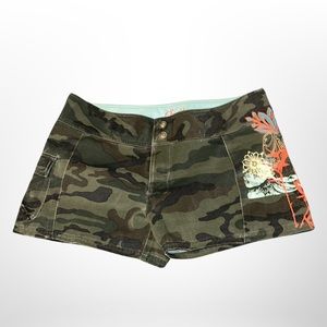 Women’s low-waisted beach camo shorts